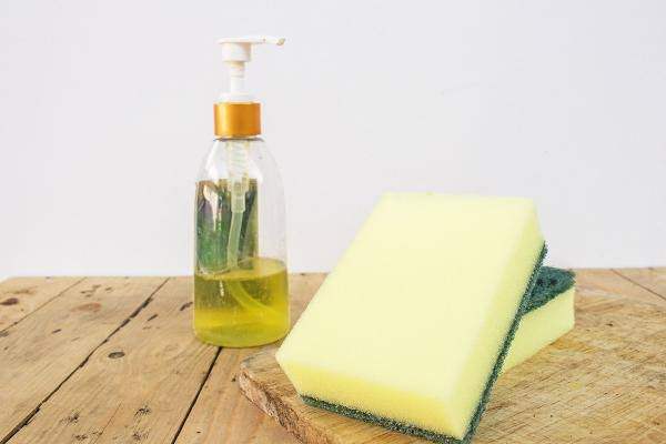 تصویر 2 از مایع ظرفشویی شفاف با فرمول غلیظ و رایحه خوش